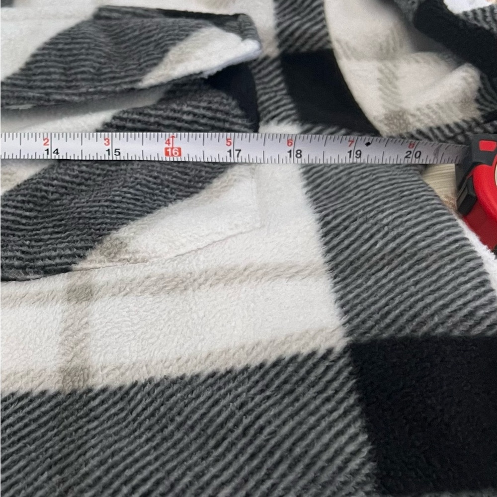 just be Black and White Plaid Flannel Shacket - Picture 5 of 7